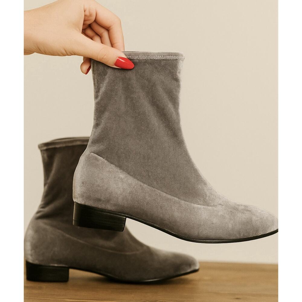 The palatines Firmo Stretch Gray Velvet Ankle Boots Size 8